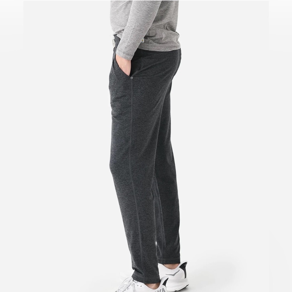 Vuori Ponto Performance Pants Men’s Gray Sz Medium Yoga Joggers Elastic Waist